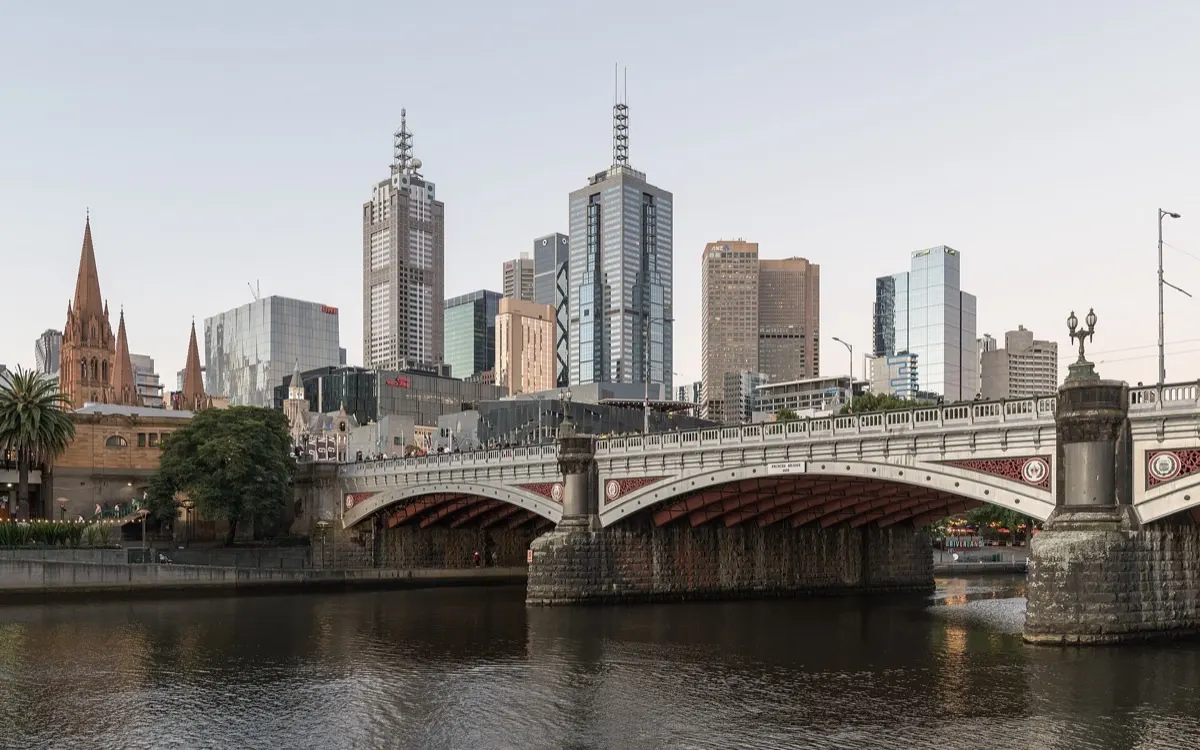 Princes Bridge over the Yarra River with the Melbourne skyline